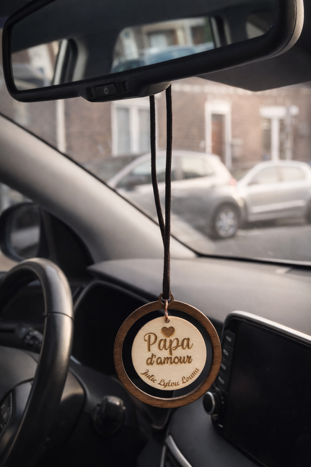 Pendentif voiture en bois personnalisé